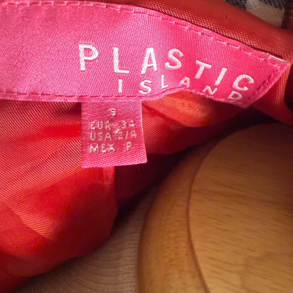 Plastic Island Classic Red Quilted Hooded Barn Jacket with Plaid Lining Size S - Picture 8 of 9